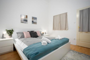 Beautiful large F27 apartman